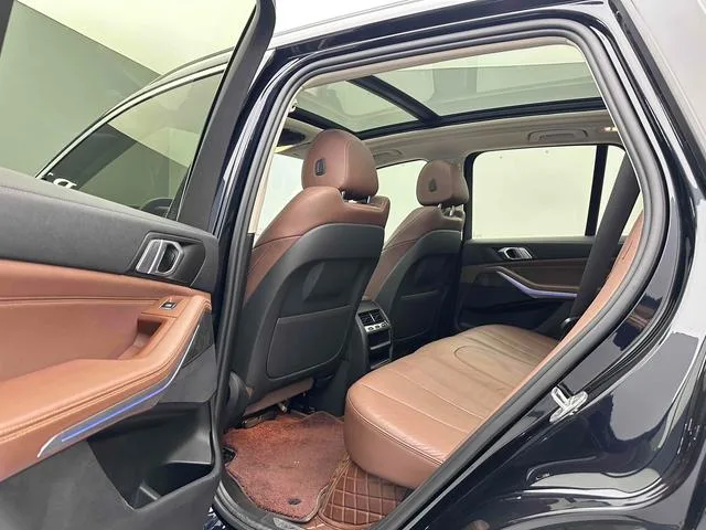 BMW X5 2021 xDrive30i M Sports suit interior photo 6