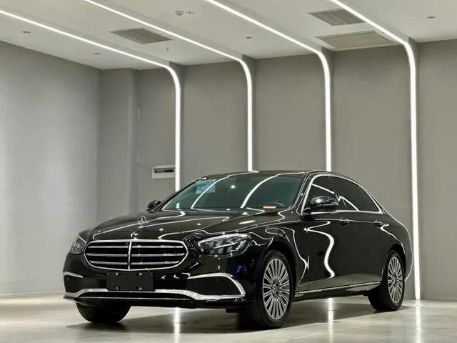 Mercedes-Benz E-Class 2022 E 300 L De lujo Coche exterior foto 1 Mercedes-Benz E-Class 2022 E 300 L De lujo Coche exterior foto 1