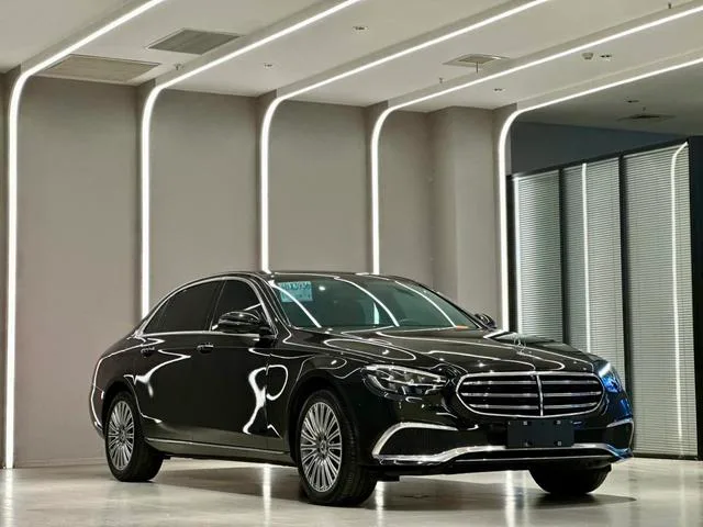 Mercedes-Benz E-Class 2022 E 300 L De lujo Coche exterior foto 3 Mercedes-Benz E-Class 2022 E 300 L De lujo Coche exterior foto 3