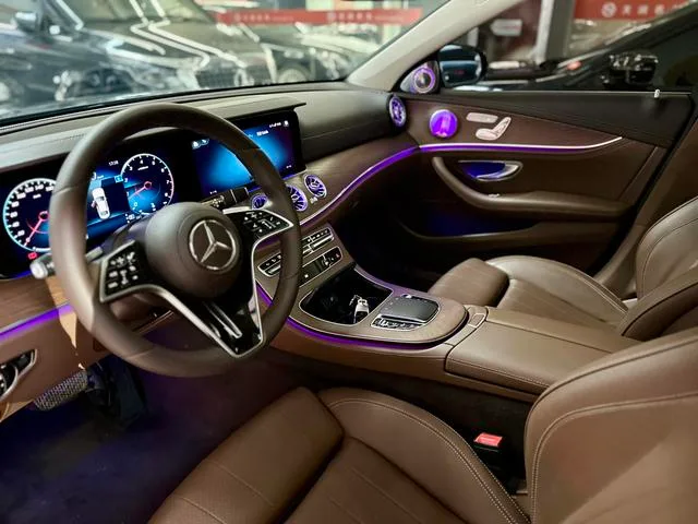 Mercedes-Benz E-Class 2022 E 300 L De lujo Coche interior foto 9 Mercedes-Benz E-Class 2022 E 300 L De lujo Coche interior foto 9