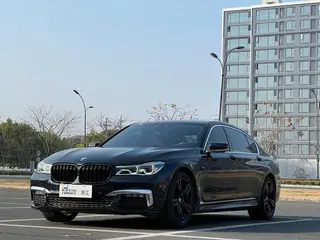 BMW 7 Series 2018 740Li xDrive Premium Class M Sports suit