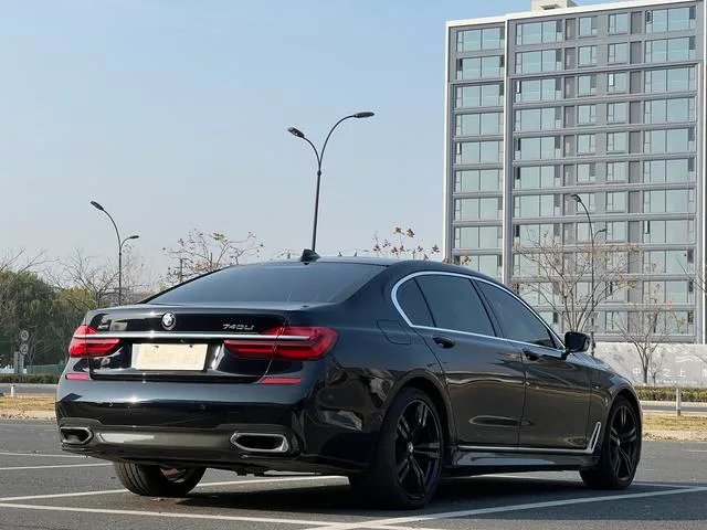 BMW 7 Series 2018 740Li xDrive Premium Class M Sports suit exterior photo 6