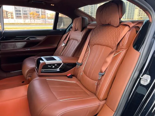 BMW 7 Series 2018 740Li xDrive Premium Class M Sports suit exterior photo 9
