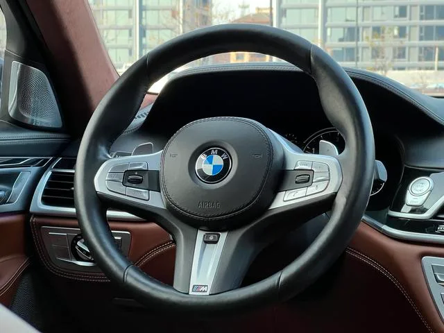 BMW 7 Series 2018 740Li xDrive Premium Class M Sports suit interior photo 11