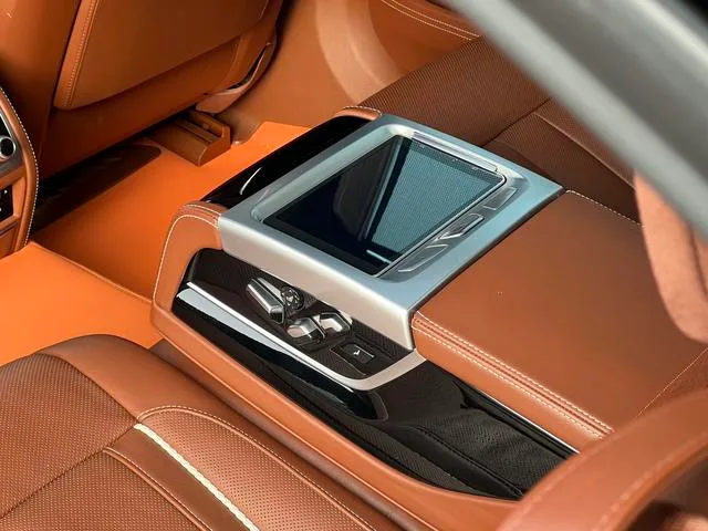 BMW 7 Series 2018 740Li xDrive Premium Class M Sports suit interior photo 16