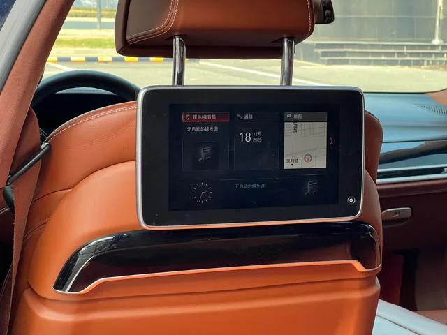 BMW 7 Series 2018 740Li xDrive Premium Class M Sports suit interior photo 18