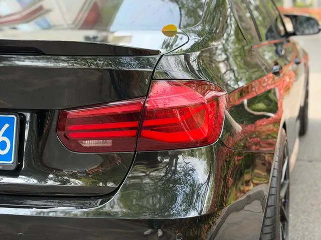 BMW 3 Series 2018 320i M Sports Obsidian Night Edition interior photo 12