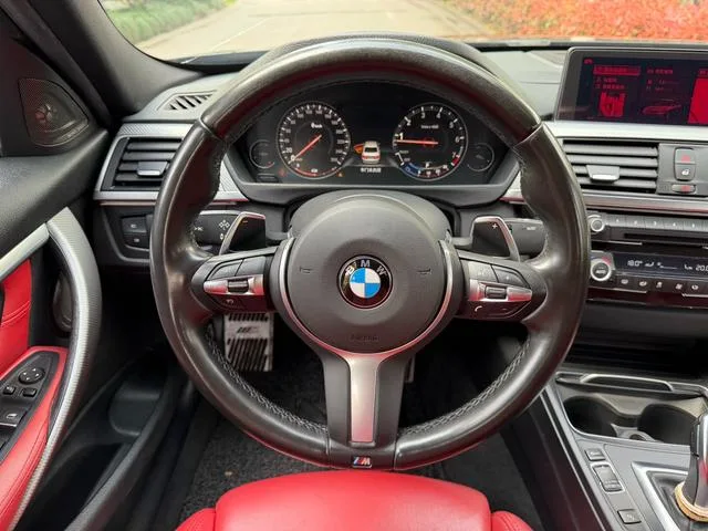 BMW 3 Series 2018 320i M Sports Obsidian Night Edition interior photo 16