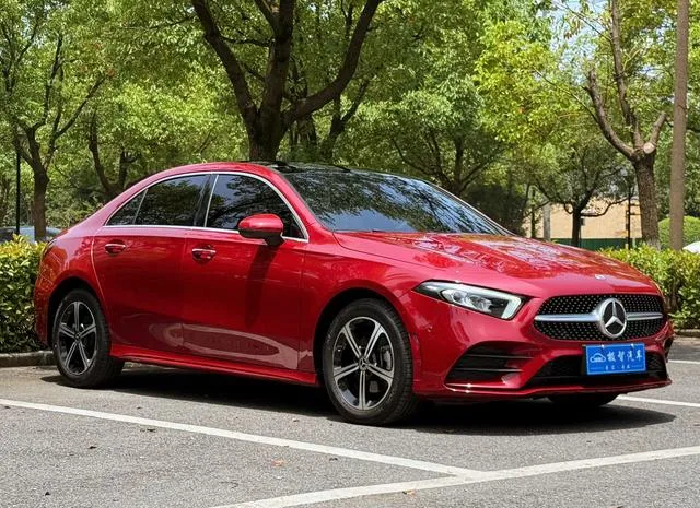 Mercedes-Benz A-Class 2022 Segundo cambio A 200 L Edición de moda de coche deportivo exterior foto 3