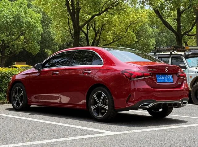 Mercedes-Benz A-Class 2022 Segundo cambio A 200 L Edición de moda de coche deportivo exterior foto 7