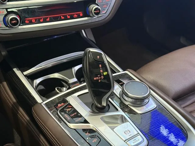 BMW 7 Series 2018 740Li Лидирующий M Спортивный костюм экстерьер фото 9