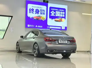 BMW 7 Series 2018 740Li Лидирующий M Спортивный костюм интерьер фото 14