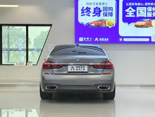 BMW 7 Series 2018 740Li Лидирующий M Спортивный костюм интерьер фото 15