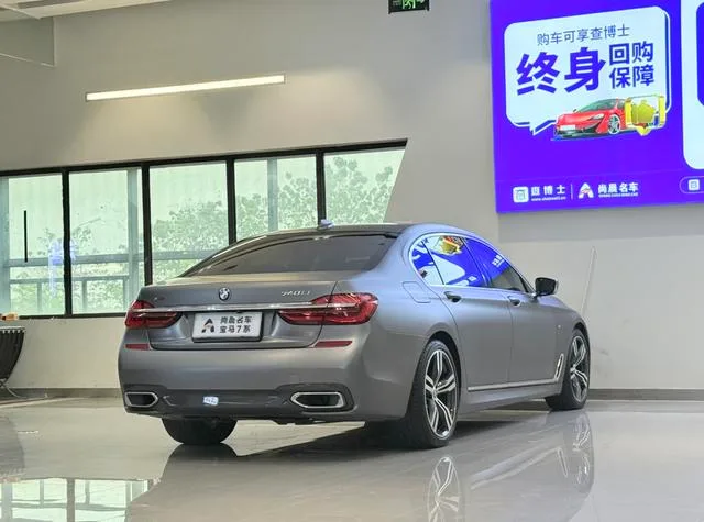 BMW 7 Series 2018 740Li Лидирующий M Спортивный костюм интерьер фото 16