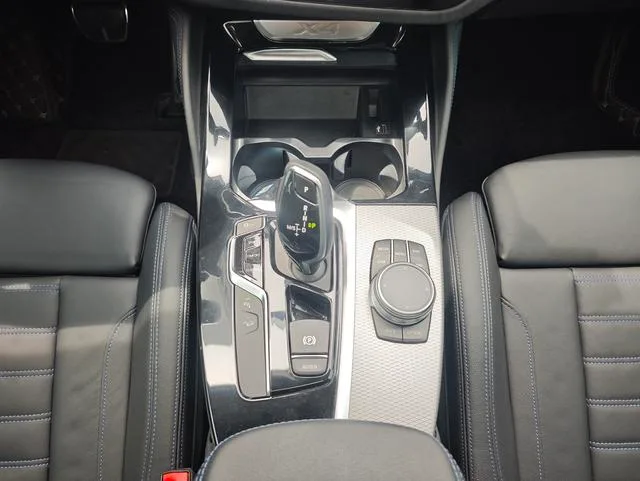 BMW X4 2020 xDrive25i M Sports suit interior photo 18