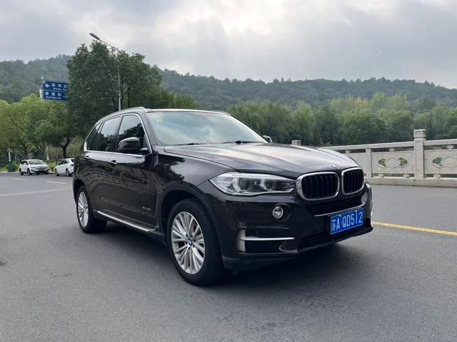 BMW X5 2014 xDrive35i Люксовый экстерьер фото 3