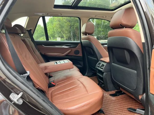 BMW X5 2014 xDrive35i Люксовый интерьер фото 10
