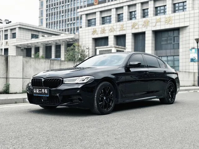 BMW 5 Series 2022 Mise à jour 530Li Type de luxe M Ensemble de sport extérieur photo 1 BMW 5 Series 2022 Mise à jour 530Li Type de luxe M Ensemble de sport extérieur photo 1
