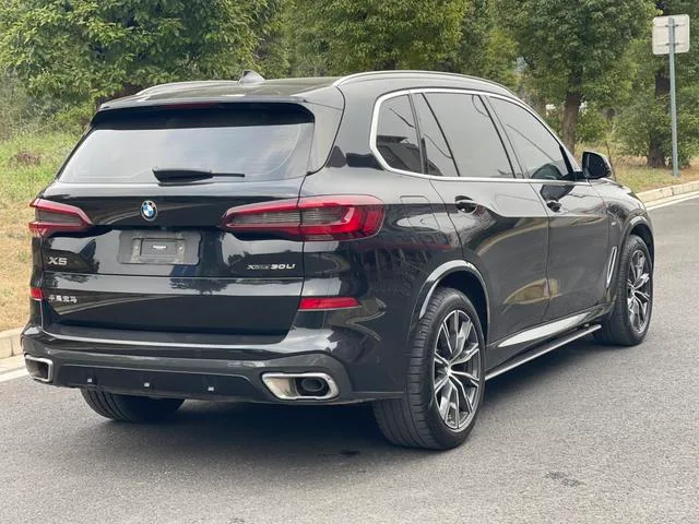 BMW X5 2022 xDrive 30Li Tipo de lujo M Conjunto deportivo exterior foto 4