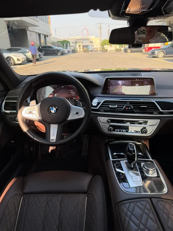 BMW 7 Series 2019 Restyling 740Li Leading Type M Sports suit interior photo 6