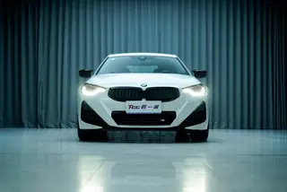 BMW 2 Series 2025 M240i xDrive Coupé extérieur photo 4