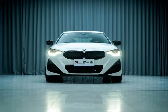BMW 2 Series 2025 M240i xDrive Coupé extérieur photo 4