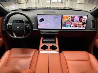 Li Auto L8 2024 Pro Edición interior foto 15