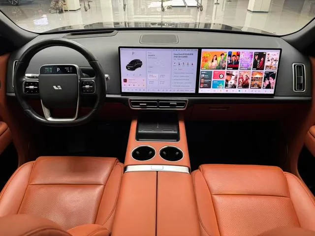 Li Auto L8 2024 Pro Edición interior foto 15