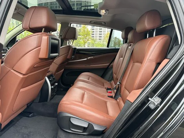 BMW 5 Series GT 2011 535i xDrive Luxury type interior photo 11
