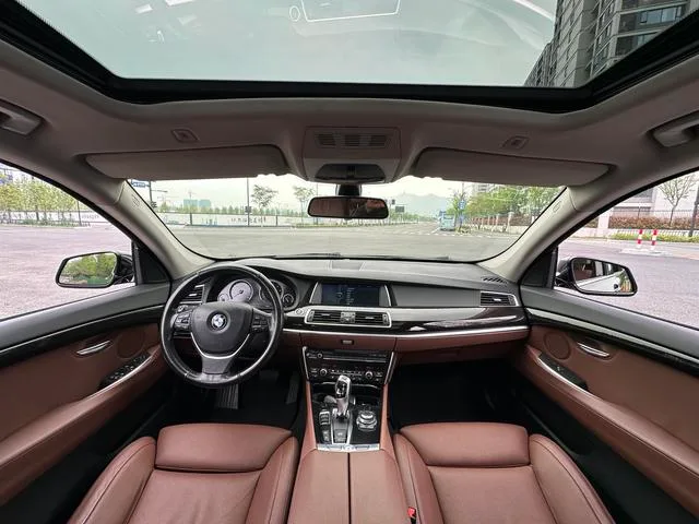 BMW 5 Series GT 2011 535i xDrive Luxury type interior photo 13