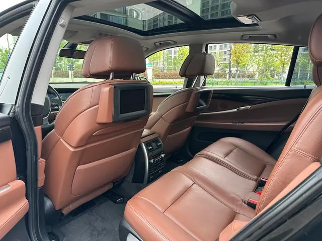 BMW 5 Series GT 2011 535i xDrive Luxury type interior photo 15