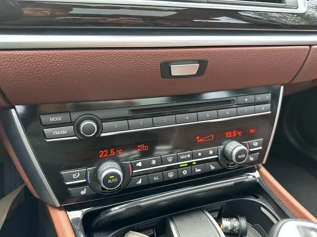 BMW 5 Series GT 2011 535i xDrive Luxury type interior photo 16