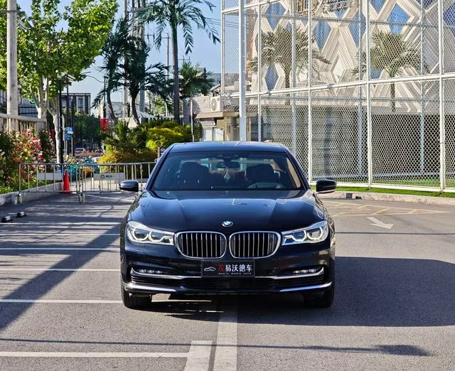 BMW 7 Series 2017 750Li xDrive Personalized Customized Edition four seats exterior photo 2
