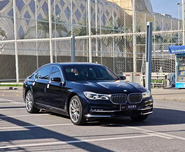 BMW 7 Series 2017 750Li xDrive Personalized Customized Edition four seats exterior photo 3