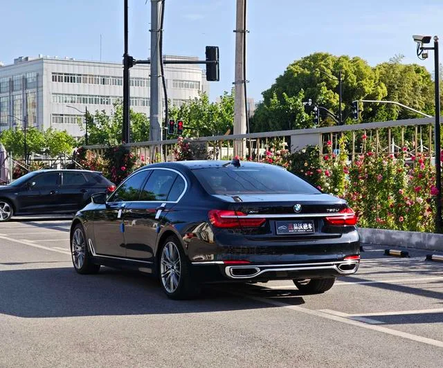 BMW 7 Series 2017 750Li xDrive Personalized Customized Edition four seats exterior photo 6