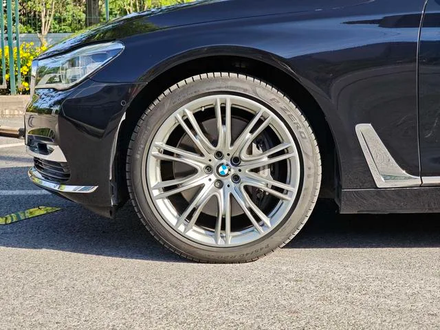 BMW 7 Series 2017 750Li xDrive Personalized Customized Edition four seats exterior photo 8