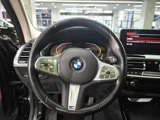 BMW X3 2022 xDrive25i M Ensemble de sport intérieur photo 9 BMW X3 2022 xDrive25i M Ensemble de sport intérieur photo 9