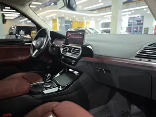 BMW X3 2022 xDrive25i M Ensemble de sport intérieur photo 11 BMW X3 2022 xDrive25i M Ensemble de sport intérieur photo 11
