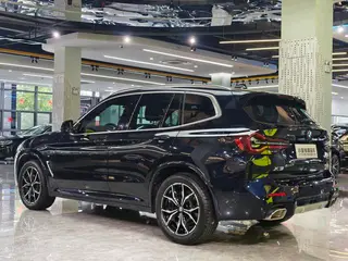 BMW X3 2022 xDrive25i M Ensemble de sport intérieur photo 13 BMW X3 2022 xDrive25i M Ensemble de sport intérieur photo 13