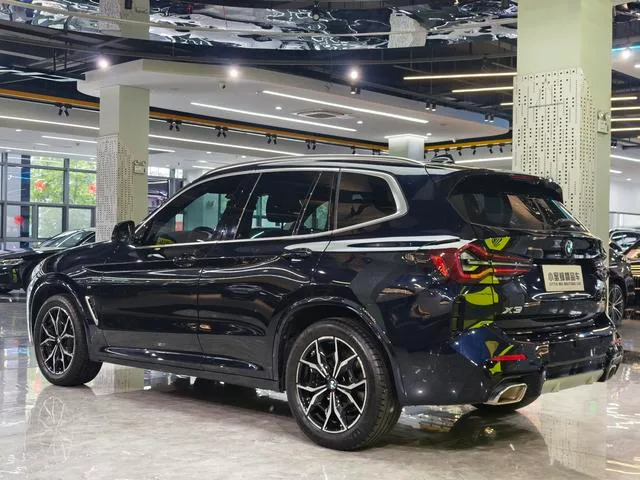 BMW X3 2022 xDrive25i M Ensemble de sport intérieur photo 13 BMW X3 2022 xDrive25i M Ensemble de sport intérieur photo 13