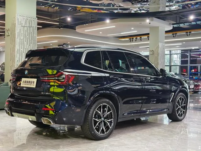 BMW X3 2022 xDrive25i M Ensemble de sport intérieur photo 16 BMW X3 2022 xDrive25i M Ensemble de sport intérieur photo 16