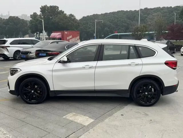 BMW X1 2020 sDrive20Li Fashionable exterior photo 3