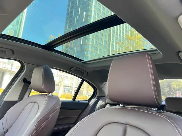 BMW 1 Series 2019 118i M Sports suit interior photo 11
