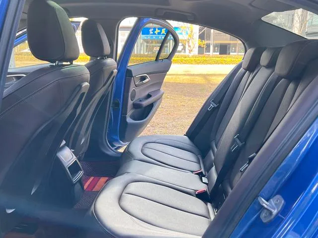 BMW 1 Series 2019 118i M Sports suit interior photo 13