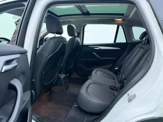 BMW X1 2019 sDrive20Li Leading Type interior photo 9