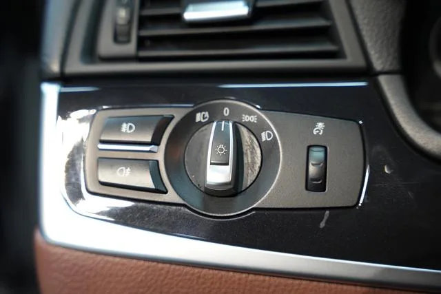 BMW 5 Series 2017 520Li Elegant style exterior photo 9