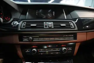 BMW 5 Series 2017 520Li Elegant style interior photo 17