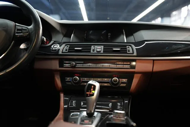 BMW 5 Series 2017 520Li Elegant style interior photo 19