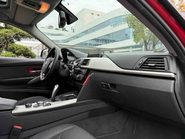 BMW 3 Series 2016 320i Fashionable interior photo 10 BMW 3 Series 2016 320i Fashionable interior photo 10