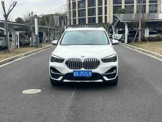 BMW X1 2021 sDrive20Li Премиум-класса экстерьер фото 2